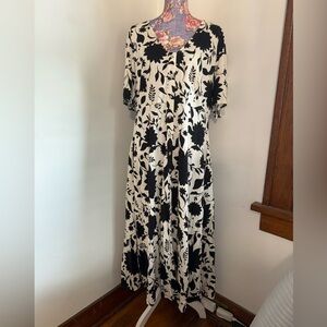 Ava & Viv Black and White Floral Maxi Dress
